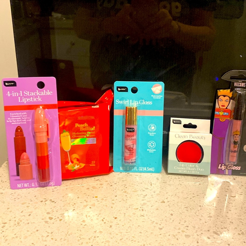 Beauty bundle five products all new great stocking stuffers are as a gift